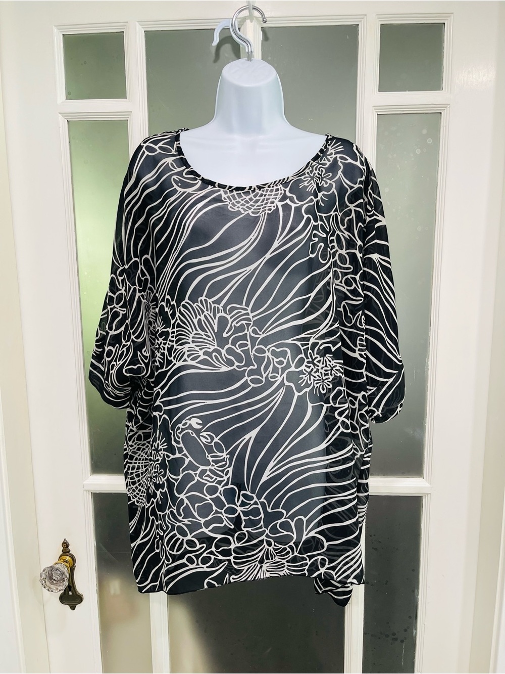 Kaii Black & White Floral Wave Beach Coverup